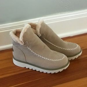 avstcfs sport size 7.5 / 8 boots, NWOT